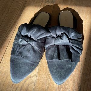 Womens flat loafer black bow shoe - size 6